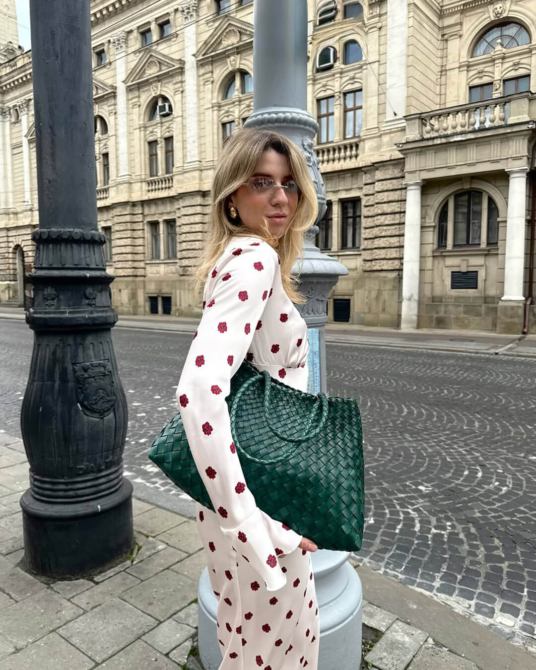 Madeleine Vegansk Læder Flettet Taske Medium - Auvéla