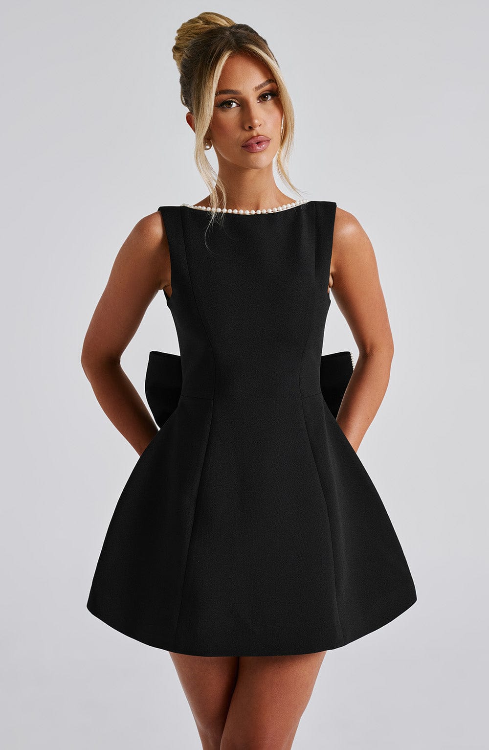 Elle™ | Perle Sløjfe Mini Kjole - Auvéla