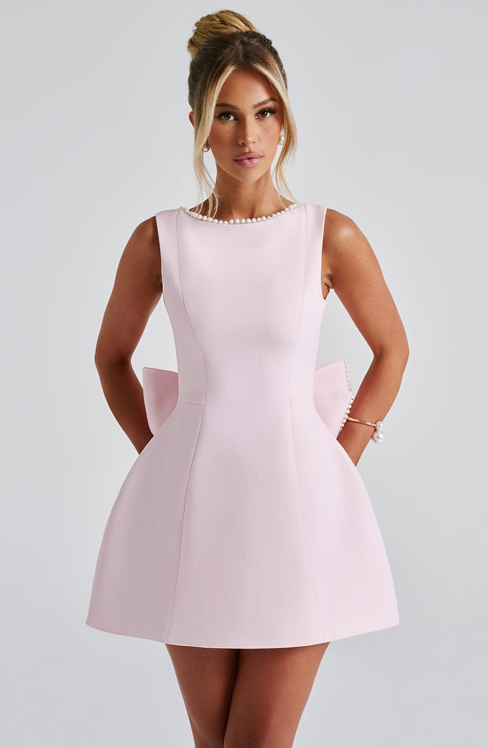 Elle™ | Perle Sløjfe Mini Kjole - Auvéla