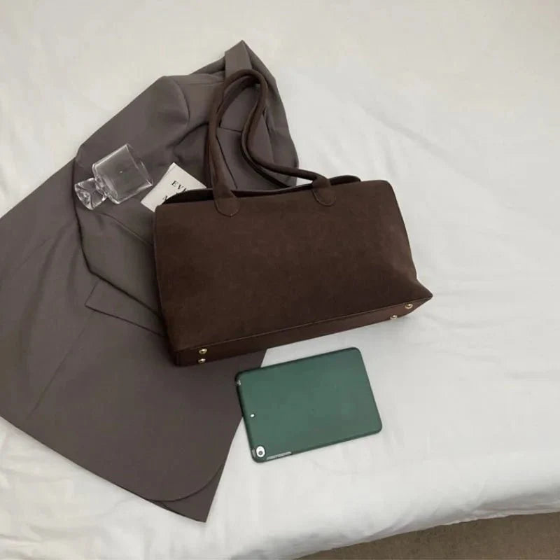 Isha Suede Shoulder Bag - Auvéla