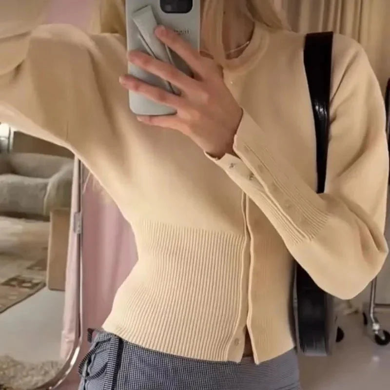 Clara | Dame cardigan – casual strik med rund hals - Auvéla